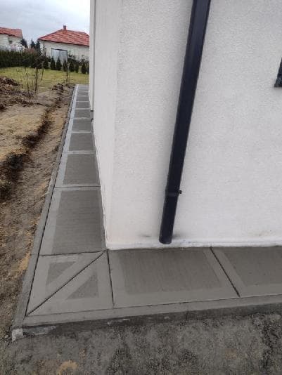 Ścieżka ogrodowa z betonu szczotkowanego — woj. lubelskie