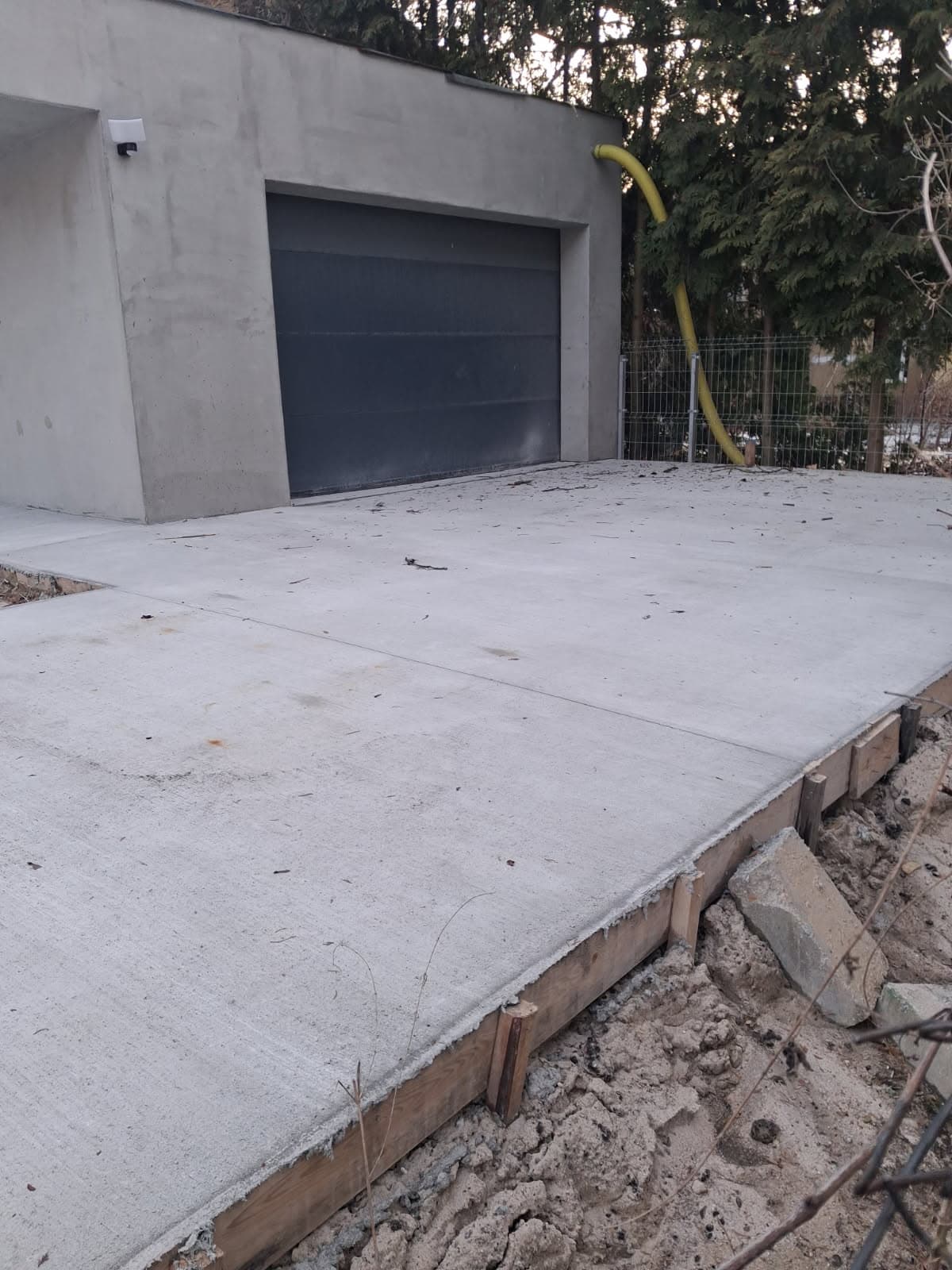 Podjazd betonowy do garażu — realizacja Lublin